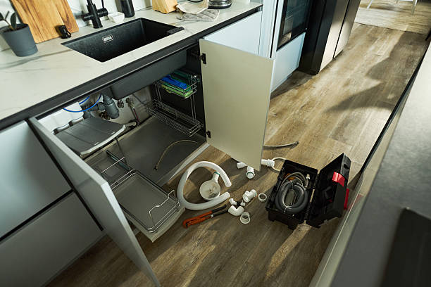 Reliable Plumbing contractor in Universal City, CA by Street Wise - Plumbing